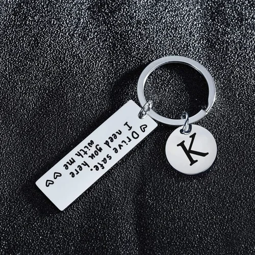Vista 3 de Apreciatione Gifts - Llavero de 26 letras con llavero seguro de la A-Z, regalos del día del padre para marido, papá, novio