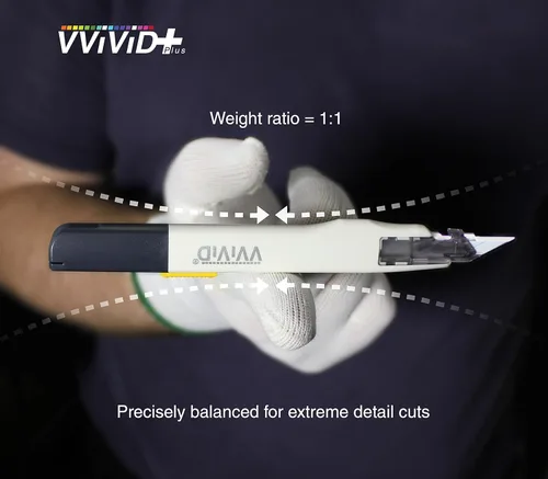 Vista 2 de VViViD Cuchillo de corte multiusos retráctil de precisión equilibrado de alta calidad para envolturas de vinilo automotrices (paquete de 1)