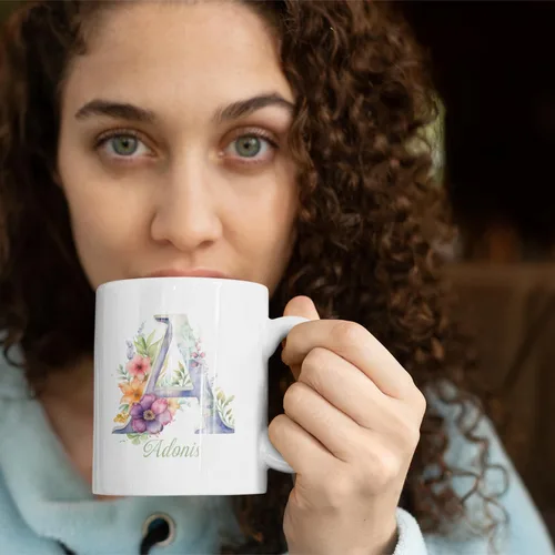 Vista 2 de Taza de café personalizada de la letra A del alfabeto, Taza de café blanca con nombre personalizado único, Taza inicial de monograma floral