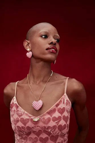 Vista 4 de Betsey Johnson Heart Long Pendant Necklace