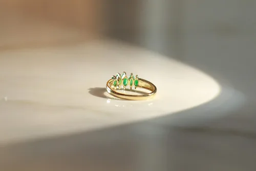 Vista 4 de Gin & Grace Anillo de esmeralda zambiana natural de oro amarillo de 10 quilates con diamantes naturales para mujer, joyería ética, auténtica