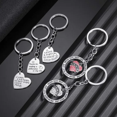 Vista 5 de Paquete de 5 llaveros de regalo para profesores en forma de corazón para mujeres