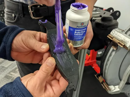Vista 6 de Permatex 24125 Lubricante de cerámica para piezas de freno extremo, 8 onzas, paquete de 1 Lubricante de piezas de freno extremo de cerámica