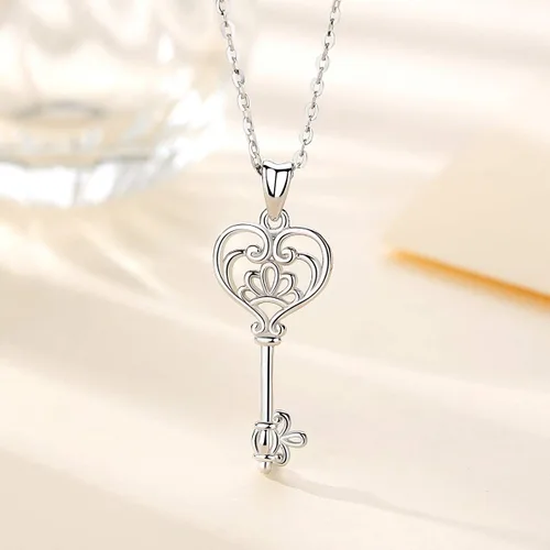 Vista 9 de EUDORA Collar de plata de ley 925 con moneda Hécate, Athena, Perséfono, Nyx, diosa de la luna triple, diosa celta, rueda de Hécate, llave, regalo