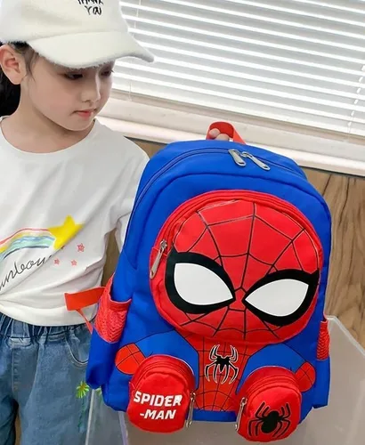 Vista 4 de Da rienda suelta a tu héroe interior con la mochila 3D elegante, funcional y heroica, L