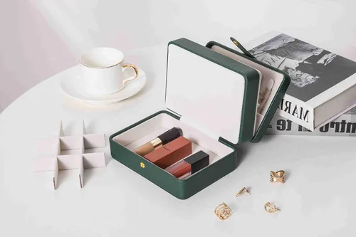 Vista 3 de Cnrouke Organizador de joyas de viaje, pequeño joyero, joyero portátil para niñas y mujeres, organizador de joyas de cuero sintético de doble capa
