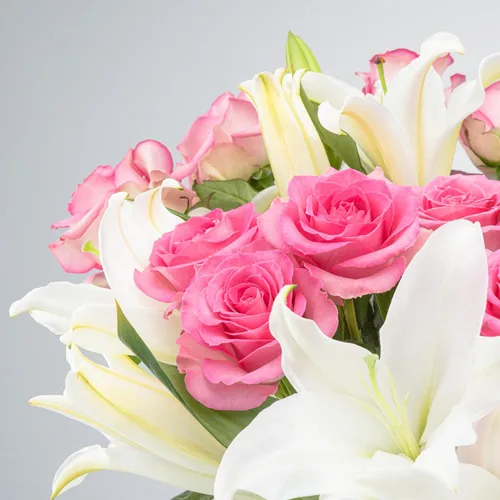 Vista 2 de Benchmark Bouquets - Rosas rosas y lirios, jarrón incluido, flores frescas cortadas y cultivadas, regalo para decoración del hogar, cumpleaños