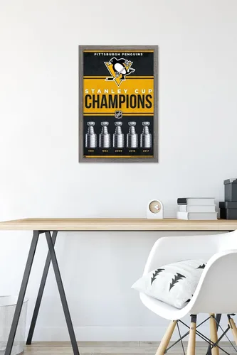 Vista 6 de Trends International NHL Pittsburgh Penguins - Póster de pared Champions 23, 14.72 x 22.37 pulgadas, versión enmarcada de madera de granero Versión