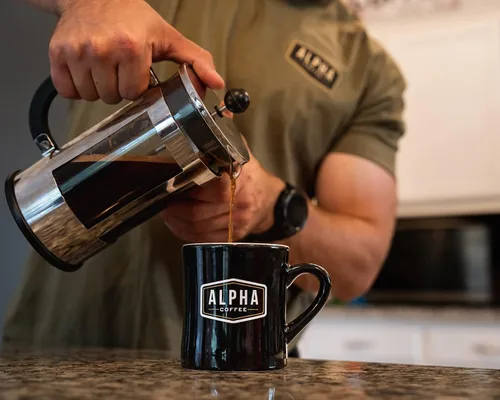 Vista 6 de Alpha Coffee Charlie Don't Surf – Café molido por goteo de mezcla Kona Gourmet Premium Craft Kona Propiedad de veteranos - Café tostado especial
