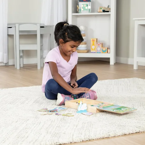 Vista 7 de Melissa & Doug Juego de muñeca de madera de doble cara y cisne de bailarina y hada magnética (52 piezas)