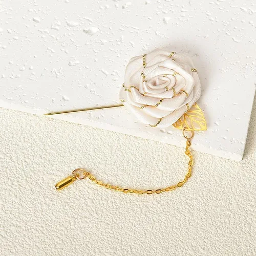 Vista 4 de Broche de rosa con diseño de flor de rosa con hoja dorada, broches de solapa para hombre, broche de cadena de borlas, broches de flor de rosas