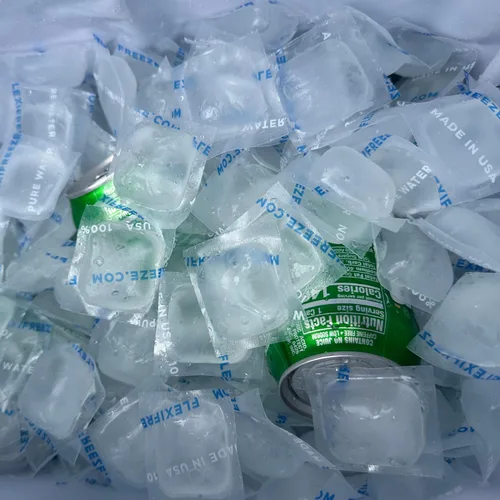 Vista 6 de Cooler Cubes - Bolsa de hielo de 5 libras - Cubos de hielo reutilizables y recongelables