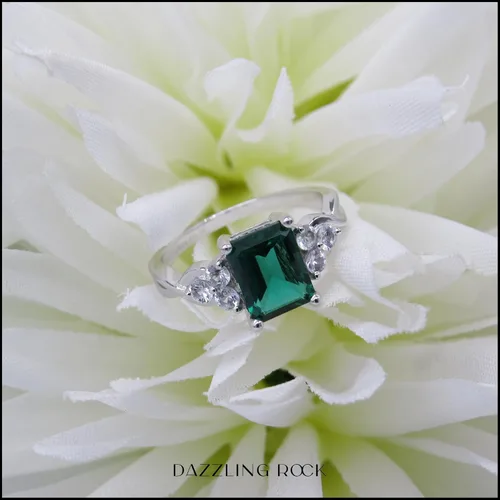 Vista 11 de Dazzlingrock Collection Anillo de compromiso con forma de esmeralda de 0.315 x 0.236 in creado en laboratorio y zafiro blanco redondo de 0.087 in