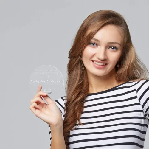 Vista 5 de Premios acrílicos económicos personalizados ofrecidos en una variedad de formas y tamaños, incluye texto ilimitado y su logotipo