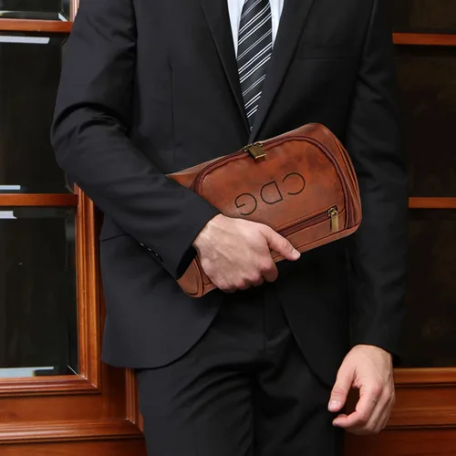 Vista 6 de Neceser personalizado para hombres, marido, novio, papá, cuero con capacidad para viaje, kit de viaje hecho a mano con grabado personalizado, nombre
