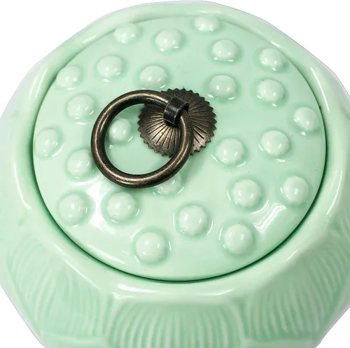 Vista 4 de Dahlia Recipiente de té de porcelana para té suelto, hermético Longquan Celadon Tea Caddy, Loto tallado 650 ML