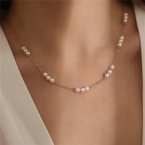 Vista 2 de TOBENY Collar de perlas para mujer, chapado en oro de 14 quilates, hecho a mano, gargantilla de perlas blancas, delicada, pequeña, pequeña, cadena