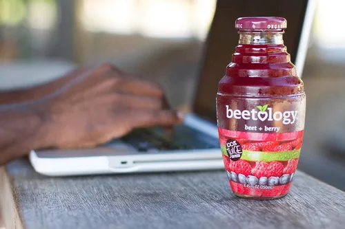 Vista 6 de Beetology Jugo orgánico de remolacha y bayas, 8.45 onzas (paquete de 6) 100% prensado en frío Saludable para el corazón Jugo de verduras lleno