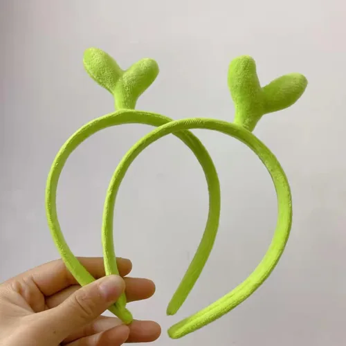 Vista 5 de Loveiy - Diadema de felpa verde con diseño de brote de frijoles femeninos con hebilla de maquillaje