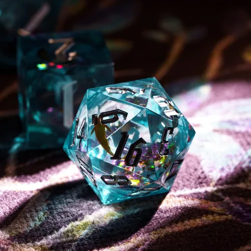 Vista 4 de Cusdie Juego de dados DND de 7 troqueles con bordes afilados, juego de dados poliédricos D&D con calcomanías Goldfish para juegos de rol DND TTRPG