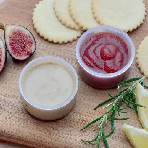 Vista 4 de Youngever Paquete de 3 recipientes de plástico para condimentos, recipientes de salsa con tapa, recipiente de plástico para aderezo para ensaladas 2