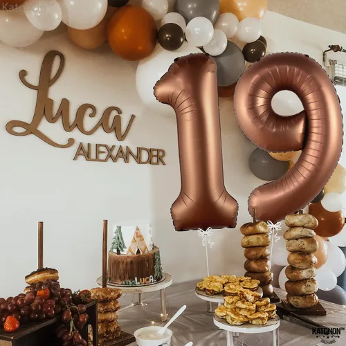 Vista 6 de Katchon Globos gigantes de papel de aluminio con el número 19 de color marrón de 40 pulgadas Decoraciones de cumpleaños 19