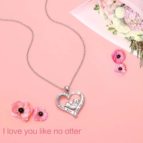Vista 4 de Collar con colgante de corazón de nutria marina de plata de ley 925 para mujer