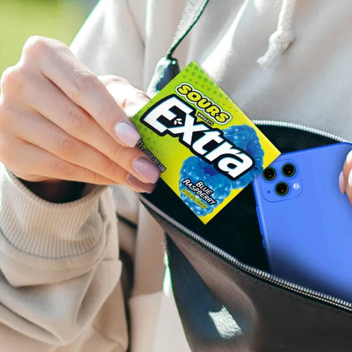 Vista 8 de EXTRA SOURS Chicle Sin Azúcar de Frambuesa Azul Dulce Agrio Chicle de Fruta, Paquete de 15 Barras, 10