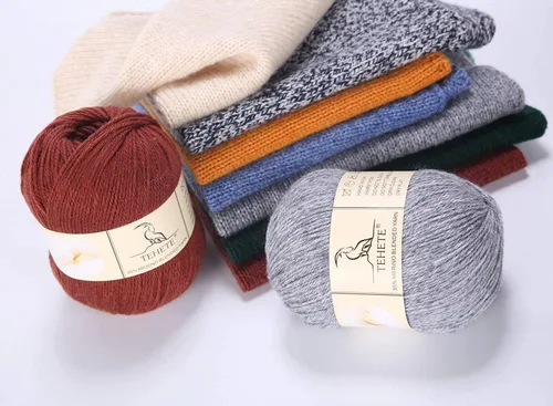 Vista 3 de Ovillo de lana de merino para tejer (3 capas) suave y ligero de 150g para ganchillo (Beige)