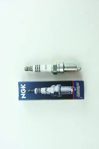 Vista 3 de NGK # 7397 Bujía de iridio TR5IX - 8 PCSNEW por NGK
