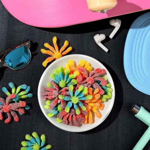Vista 3 de Trolli Sour Brite Octopus, caramelo de goma agria, bolsa a granel de 5 libras