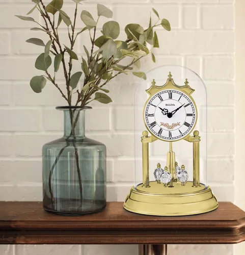 Vista 3 de Bulova B8821 Heather Anniversary Clock Diseño de cúpula de cristal de 9 pulgadas Péndulo de cristal giratorio Timbre Westminster Placa