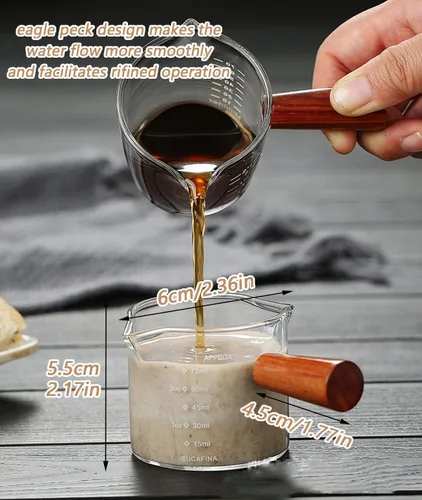 Vista 2 de Taza medidora de café expreso y vaso de chupito de espresso con mango de madera y boquilla doble como accesorios para café, leche y salsa de miel