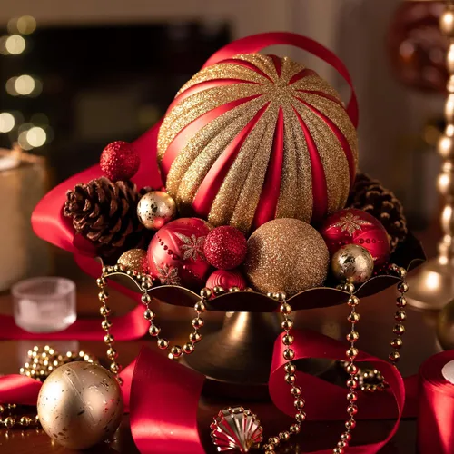 Vista 4 de Valery Madelyn Adorno grande para árboles de Navidad, 4 unidades, 5.9 pulgadas, rojo y dorado, inastillable, adornos de bola colgante de lujo a