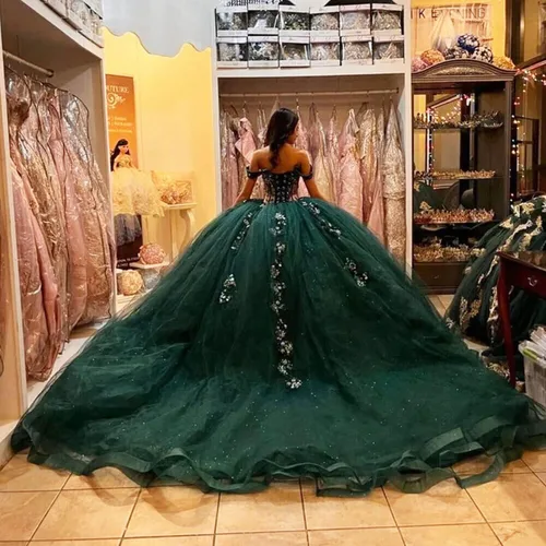 Vista 2 de Zhangyo V cuello dulce 16 vestidos de quinceañera vestido de bola hinchado fuera del hombro vestido de 15 años tul vestido de fiesta CXL050