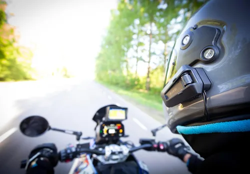 Vista 5 de Cardo PACKTALK PRO - Sistema de comunicación para casco de motocicleta, detección de choques, encendido/apagado automático, montaje de aire