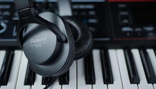Vista 4 de Roland RH-5 Auriculares para monitor con orejeras, cerradas y de alta calidad para la reproducción de música diaria y reproducción de audio