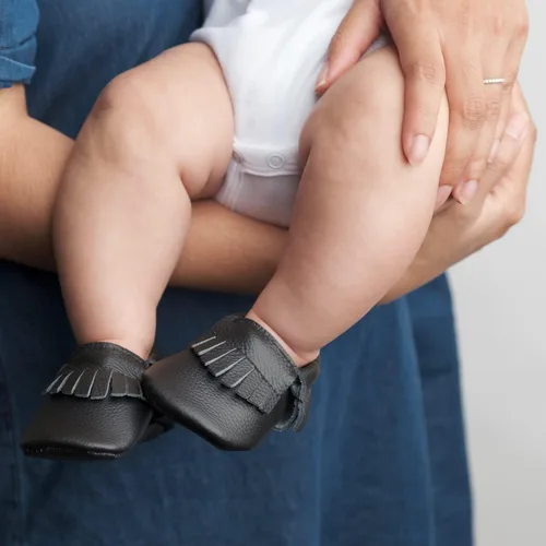 Vista 6 de BirdRock Baby Mocasines - Más de 30 estilos para niños y niñas. Cada par alimenta a un niño