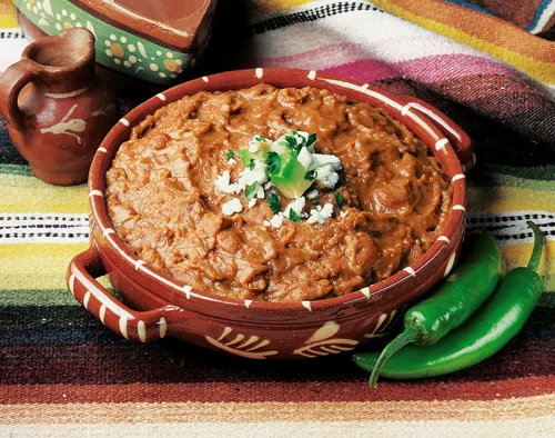 Vista 3 de Amy's Frijoles refritos orgánicos enlatados, frijoles tradicionales ligeros en sodio, veganos sin gluten y vegetarianos, 15.4 onzas (paquete de 12)
