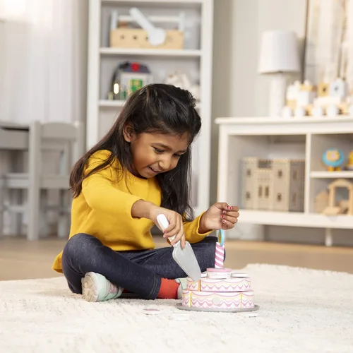 Vista 8 de Juguete de madera en forma de pastel de fiesta de tres capas Melissa & Doug, construcción robusta con pestañas autoadhesivas, gran regalo para niñas