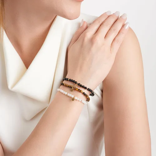 Vista 2 de MORGAN & PAIGE Pulseras elásticas con cuentas de bronce chapado en oro amarillo de 18 quilates (juego de 3)