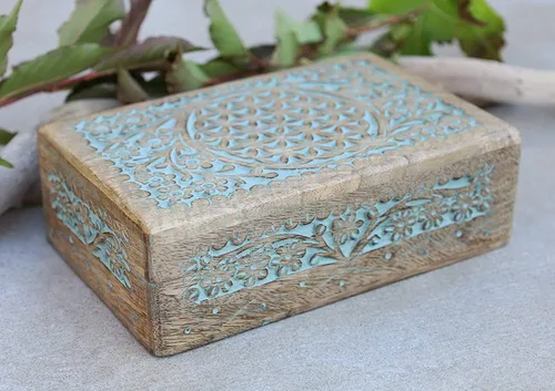 Vista 2 de DharmaObjects Caja de almacenamiento de madera tallada a mano (turquesa, grande)