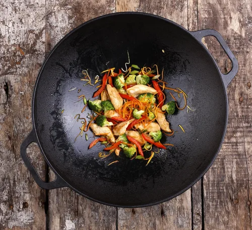 Vista 7 de Victoria Wok de hierro fundido con asas de bucle, fabricado en Colombia, 14 pulgadas