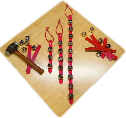 Vista 4 de Arctic Sleigh Bells - Timbres decorativos de cuero para puerta (10 pulgadas con 3 campanas, cuero marrón con campanas plateadas)