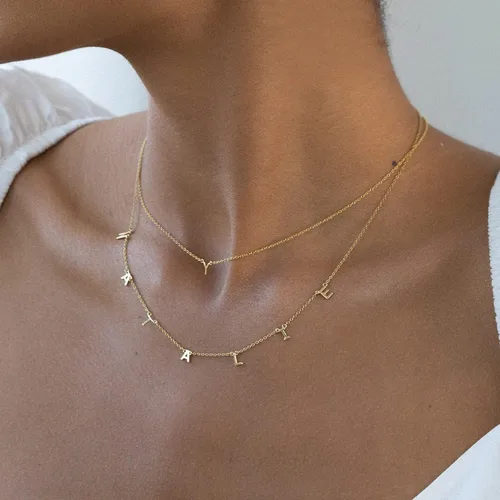 Vista 4 de Oak&Luna - Collar personalizado con inicial INEZ con hasta 8 iniciales, con o sin diamante, plata, chapado en oro, chapado en oro rosa, vermeil, oro