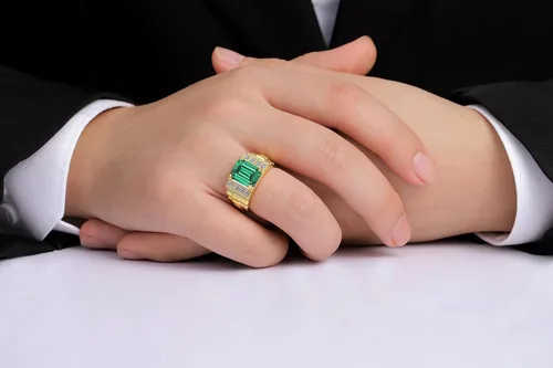 Vista 2 de Rylos Anillos para hombre, chapados en oro amarillo, plata, estilo de diseñador, 0.4 x 0.31 pulgadas, con forma de corte esmeralda y diamantes