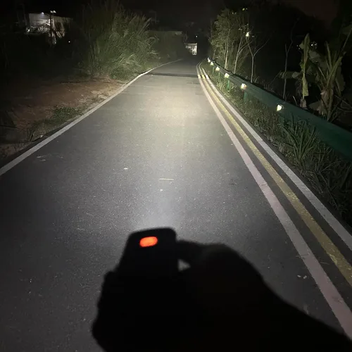 Vista 6 de Luces de bicicleta delanteras y traseras, luces de bicicleta recargables USB brillantes con función de banco de energía, fácil de instalar, batería