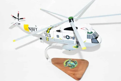 Vista 4 de Sikorsky® SH-3 SEA King™, HS-75 Emerald Knights, modelo a escala de caoba de 16