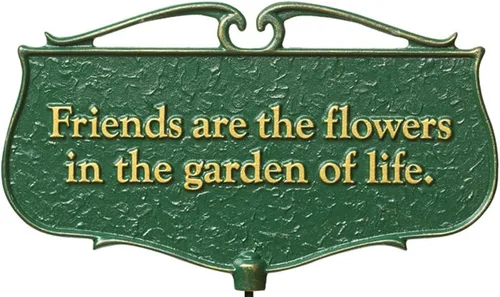 Vista 3 de Whitehall Products Letrero de poema de jardín con texto en inglés "Friends are the Flowers...", verde/dorado