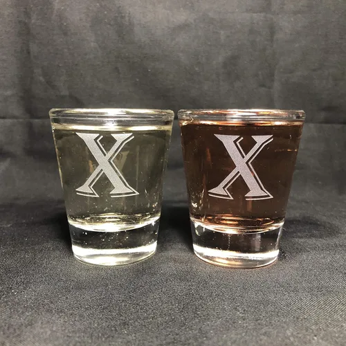 Vista 22 de Juego de 2 vasos de chupito con letras de monograma de 1.5 oz (B)